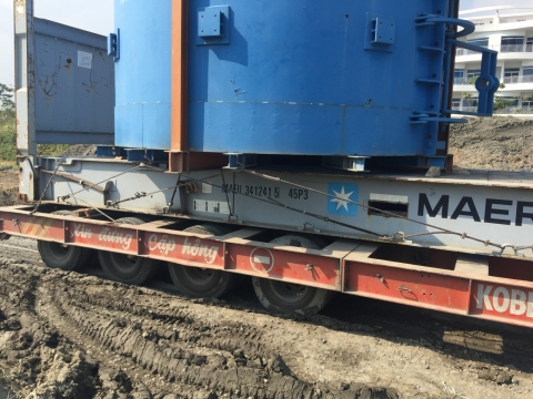 TẢI HÀNG LÊN CONTAINER VÀ CHẰNG BUỘC HÀNG KHUÔN ĐƯỜNG ỐNG BETON