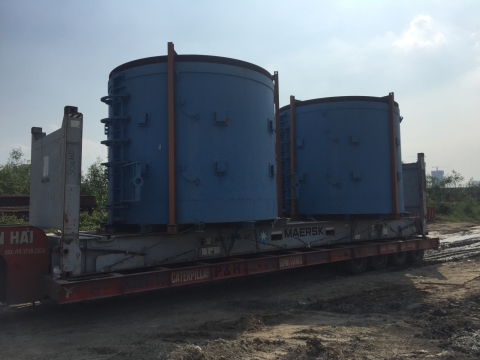 TẢI HÀNG LÊN CONTAINER VÀ CHẰNG BUỘC HÀNG KHUÔN ĐƯỜNG ỐNG BETON