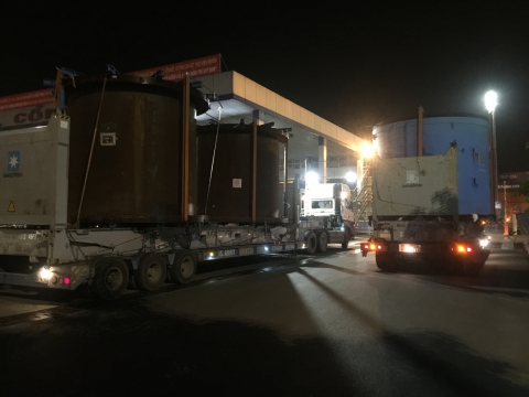 TẢI HÀNG LÊN CONTAINER VÀ CHẰNG BUỘC HÀNG KHUÔN ĐƯỜNG ỐNG BETON