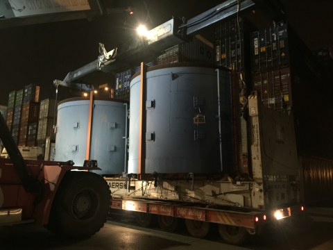 TẢI HÀNG LÊN CONTAINER VÀ CHẰNG BUỘC HÀNG KHUÔN ĐƯỜNG ỐNG BETON